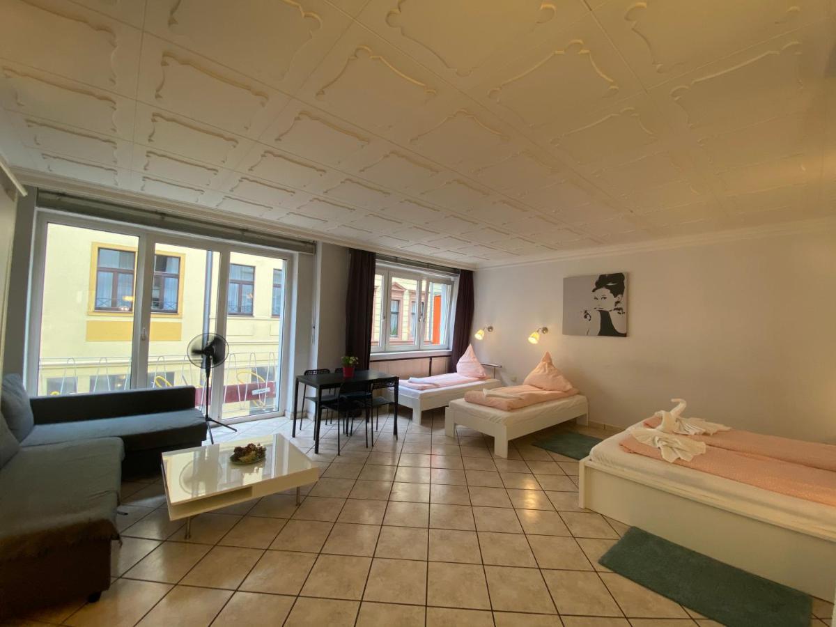 Central Shared Apartment, Friesenplatz كولونيا المظهر الخارجي الصورة