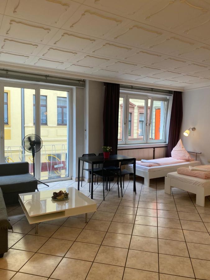 Central Shared Apartment, Friesenplatz كولونيا المظهر الخارجي الصورة