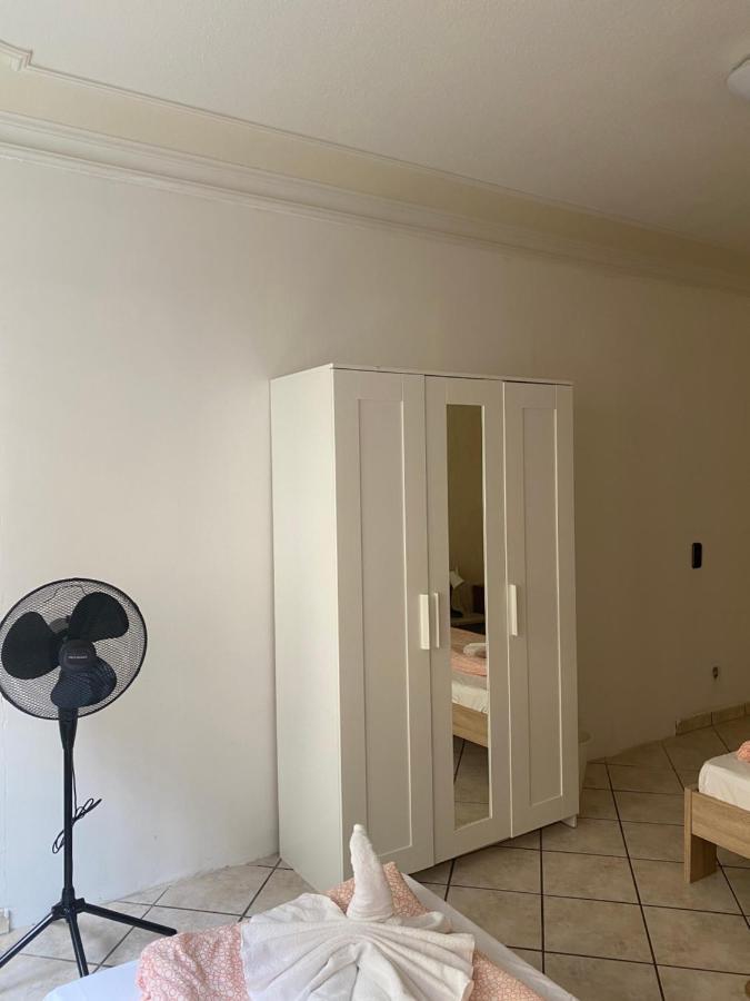 Central Shared Apartment, Friesenplatz كولونيا المظهر الخارجي الصورة